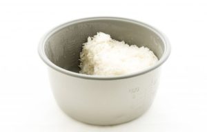Jangan Lagi Merendam Panci Rice Cooker untuk Membersihkan Sisa Nasi, Lapisan Panci Bisa Cepat Rusak Hingga Nasi Menjadi Cepat Kuning dan Basi